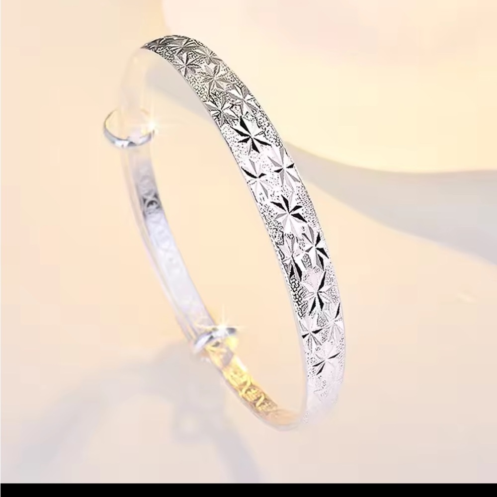 925 Sterling Silver Diamond Cut Bracelet - Picture 8 of 10